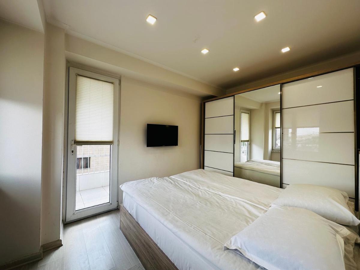 Suite Apartment On Pushkin Street Erivan Exterior foto